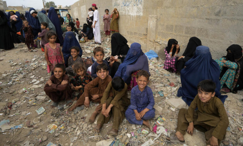 نخستین واکنش سازمان برنامه جهانی غذا به بازگشت اجباری خانواده‌های افغانستانی از پاکستان