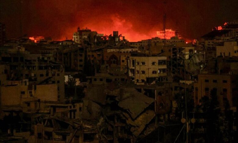 غزه در آتش می سوزد
